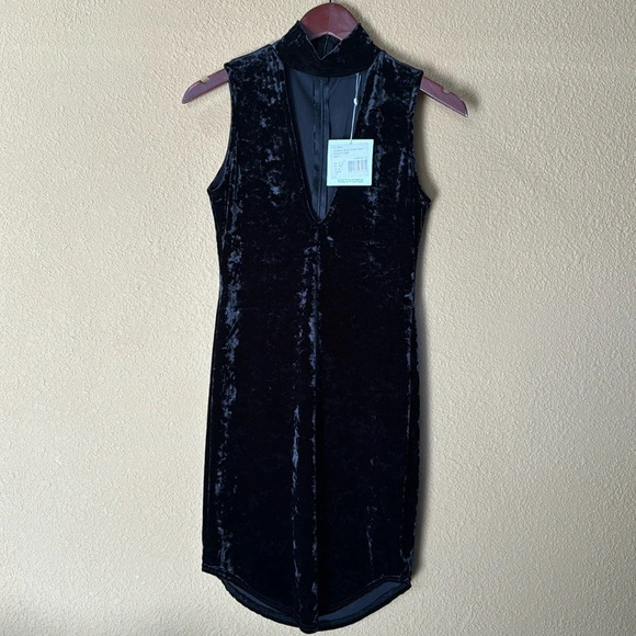 MISSGUIDED Crushed Velvet Choker Detail Bodycon Dress Black. M - Picture 2 of 11